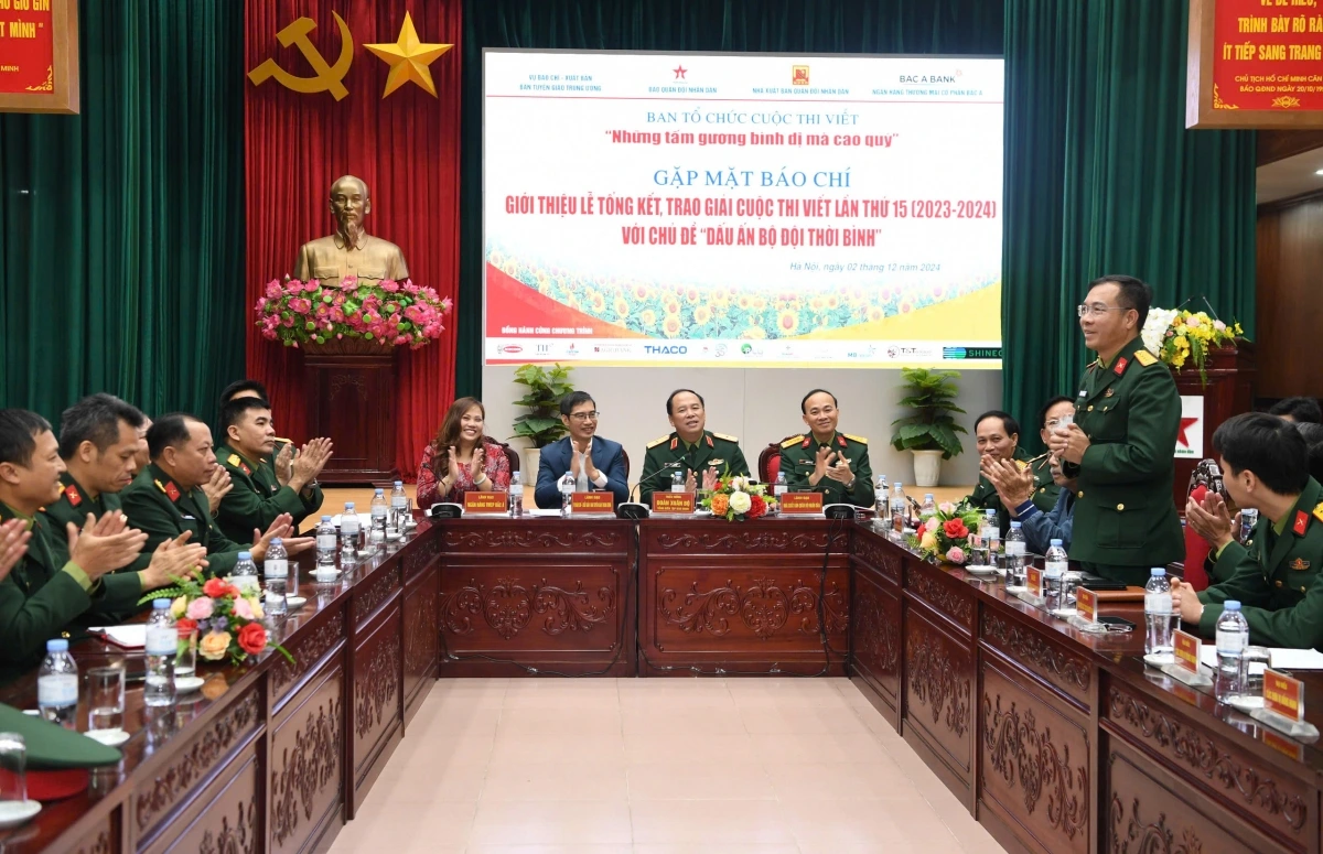 Toàn cảnh họp báo