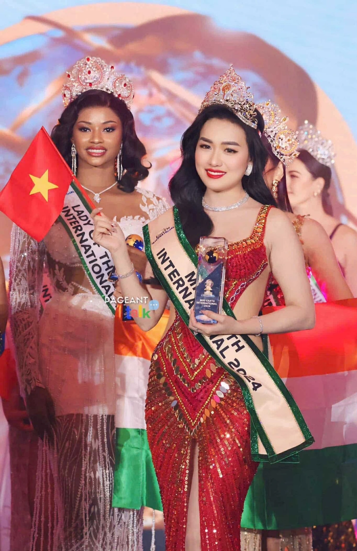 Vũ Thị Hoa đăng quang Mrs Earth International 2024