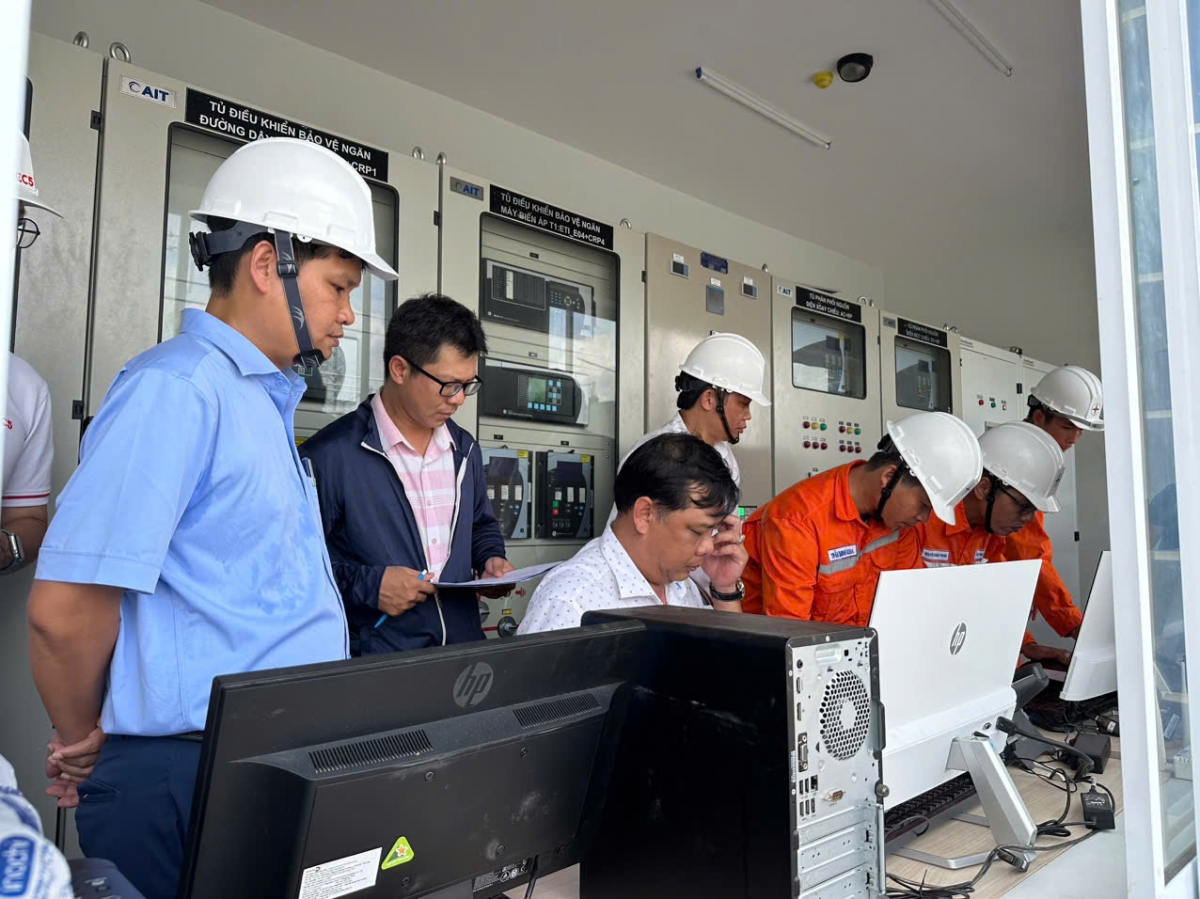 Lãnh đạo EVNSPC giám sát, chỉ đạo công tác đóng điện Dự án TBA 110kV Tân Phú Thạnh (Hậu Giang), ngày 28/12