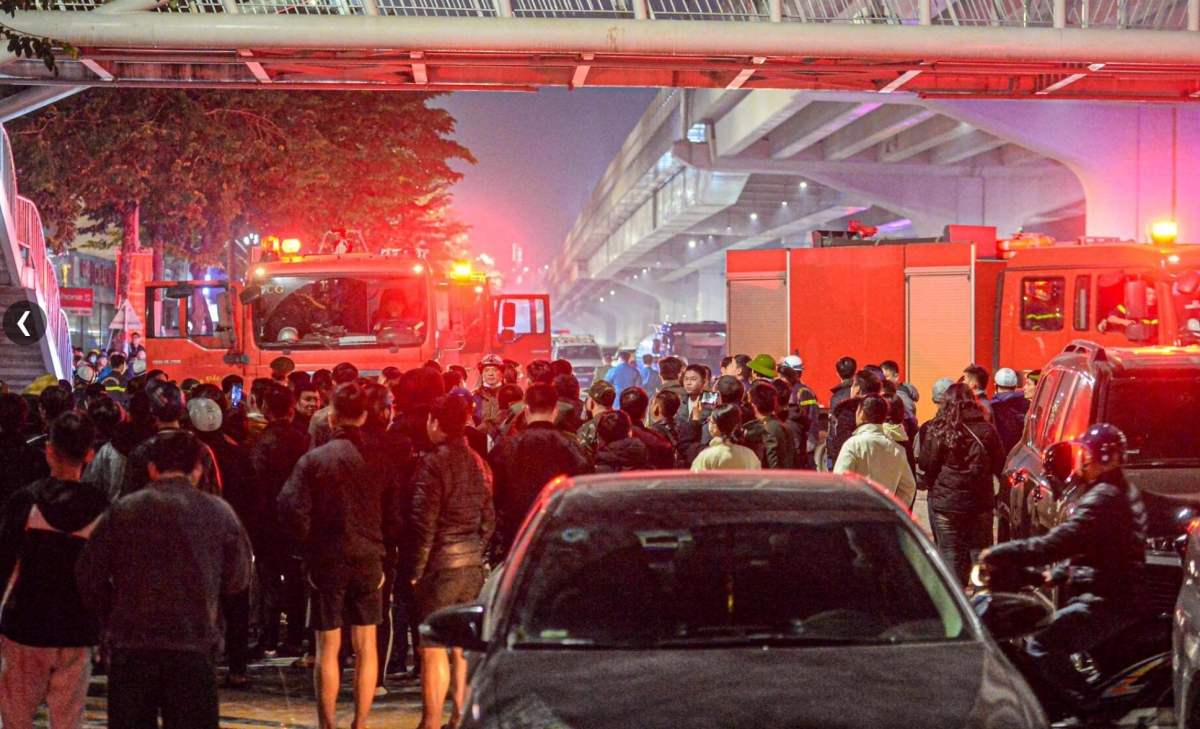 Theo Công an quận Bắc Từ Liêm (Hà Nội), bước đầu cơ quan chức năng xác định có ít nhất 9 người thiệt mạng trong vụ cháy. Vị này cũng nhấn mạnh đây chưa phải con số chính thức cuối cùng về thiệt hại trong vụ cháy phòng trà đường Phạm Văn Đồng.