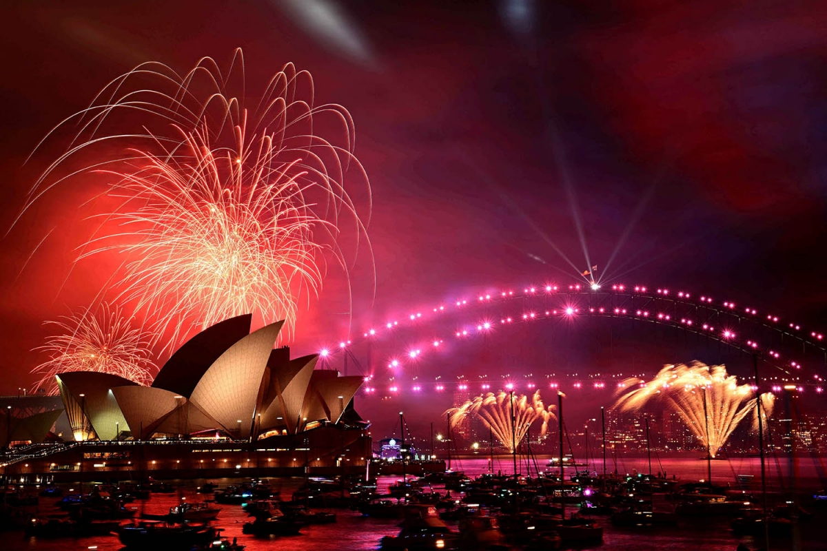 Australia chào đón năm mới bằng màn bắn pháo hoa trên Cầu Cảng Sydney.