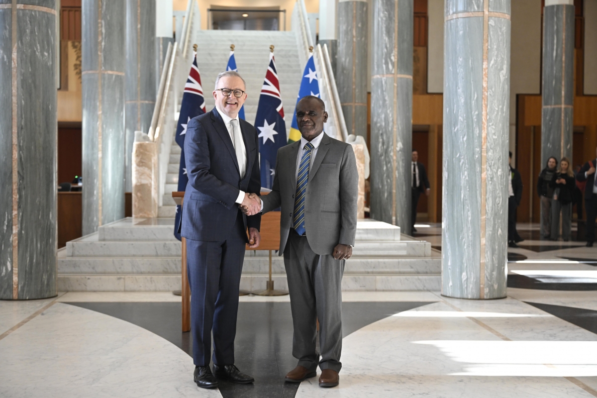 Thủ tướng Australia Anthony Albanese (trái) chào đón Thủ tướng Quần đảo Solomon Jeremiah Manele tới thăm Canberra vào tháng 5/2024. Nguồn: Anthony Albanese