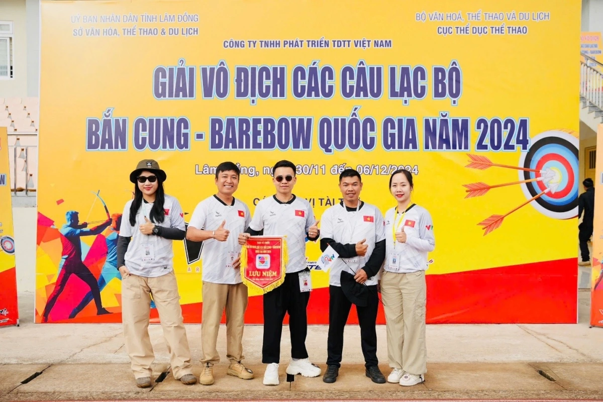 Đội tuyển câu lạc bộ liên quân Đài Truyền hình Việt Nam và Đài Tiếng nói Việt Nam.