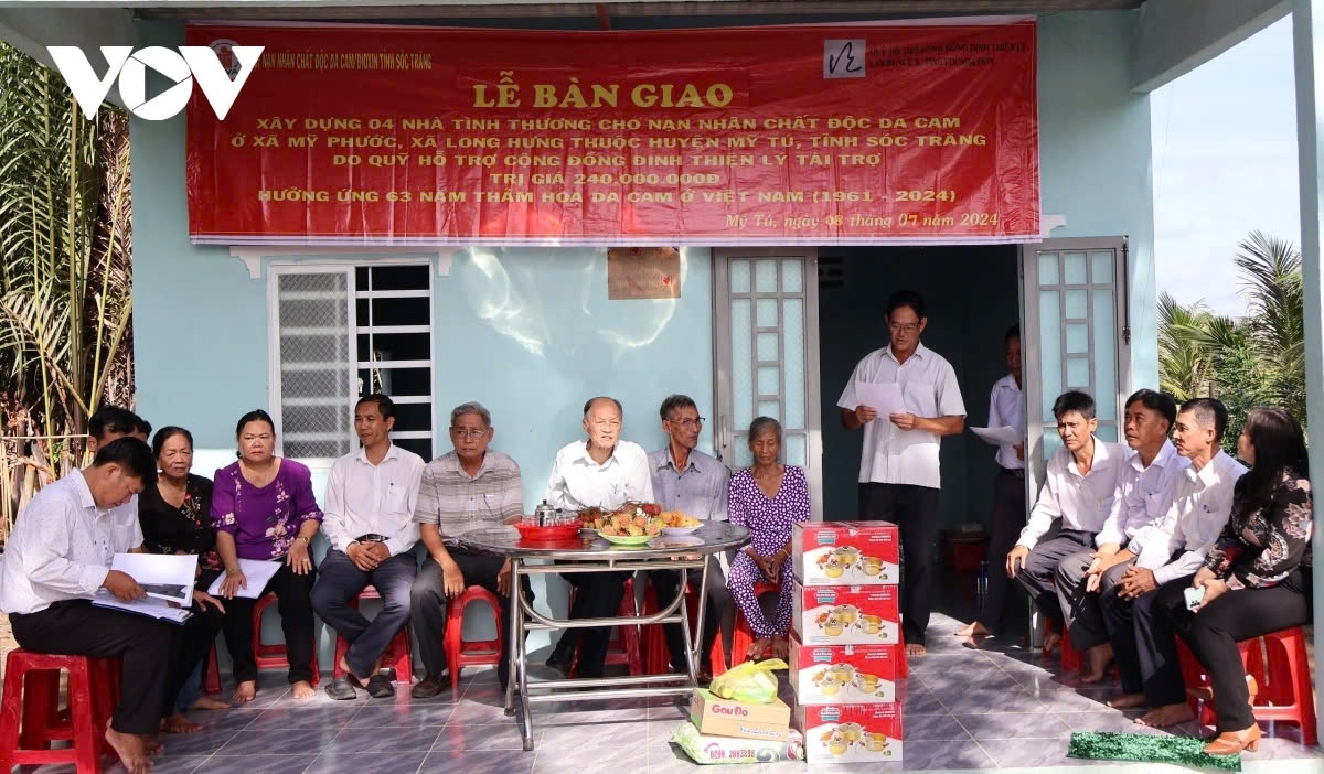 Lễ bàn giao nhà cho hộ gia đình nạn nhân chất độc da cam ở Sóc Trăng