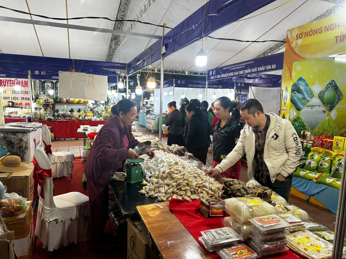 Hội chợ với mục tiêu tạo cơ hội để các doanh nghiệp hai nước Việt - Trung liên kết, đẩy mạnh hoạt động phân phối, xuất nhập khẩu hàng hóa sang thị trường của hai nước; tăng cường kết nối giao thương, xúc tiến thương mại, mở rộng thị trường tiêu thụ
