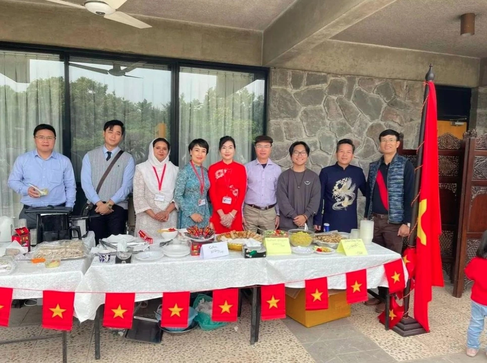 The Vietnamese booth introduces typical handicraft products and food imbued with the identity of local culinary culture to international friends.