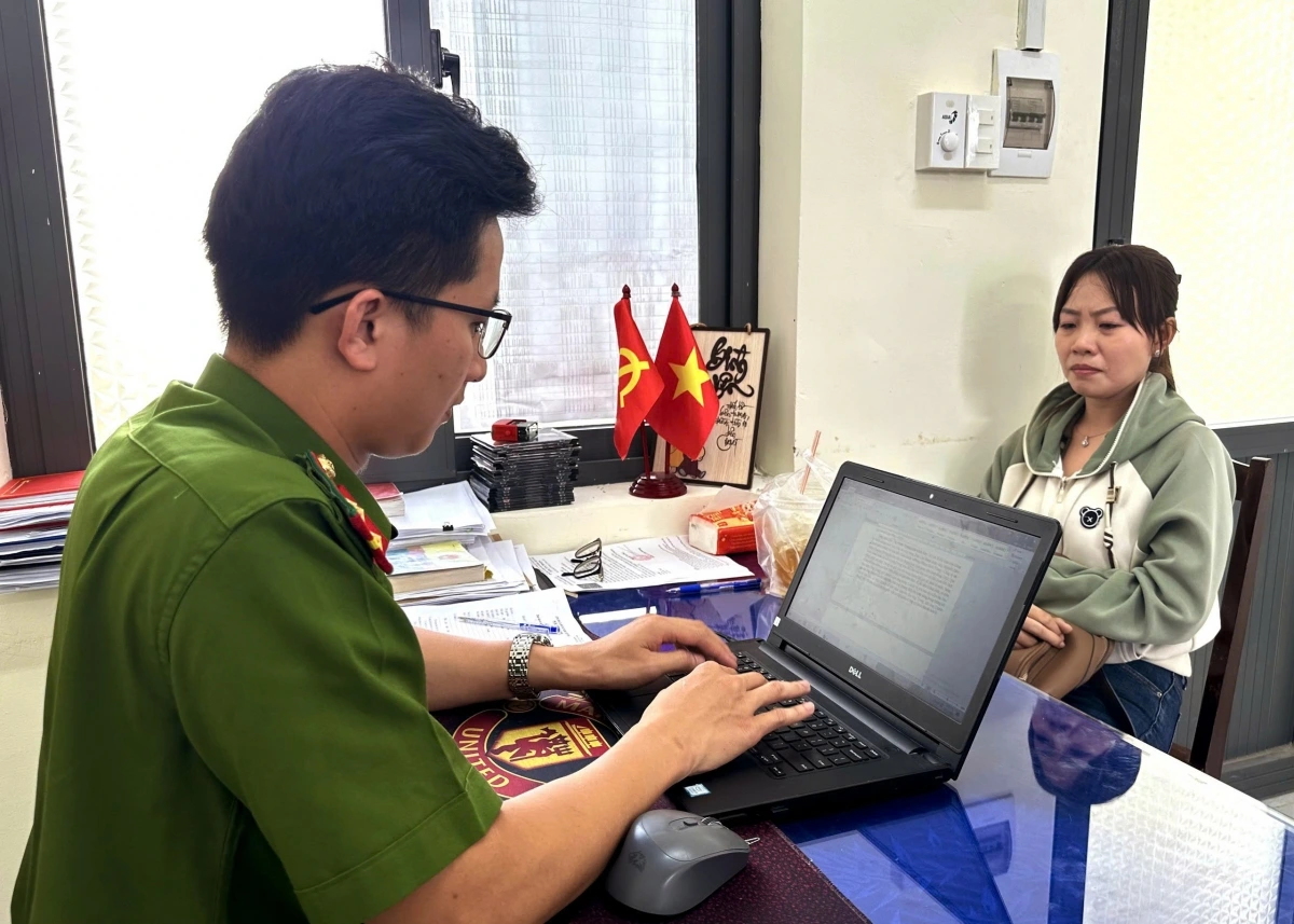 Bị can Hà Thị Minh Trang tại cơ quan công an. Ảnh: Trọng Nguyễn