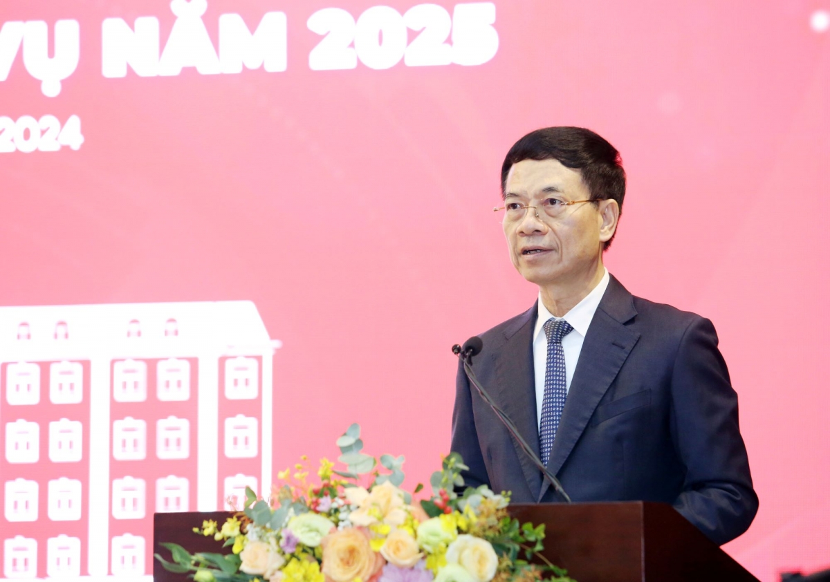 Bộ trưởng Bộ Thông tin và Truyền thông Nguyễn Mạnh Hùng phát biểu tại hội nghị tổng kết