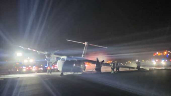 Máy bay Air Canada tại sân bay Halifax Stanfield, Canada tối 28/12. Ảnh: CBC News