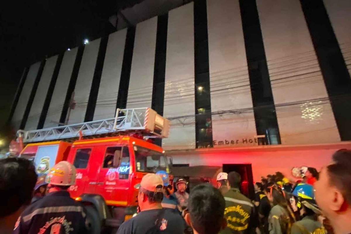 Cháy khách sạn tại khu du lịch bụi nổi tiếng ở Thái Lan. Ảnh: Bangkok Post