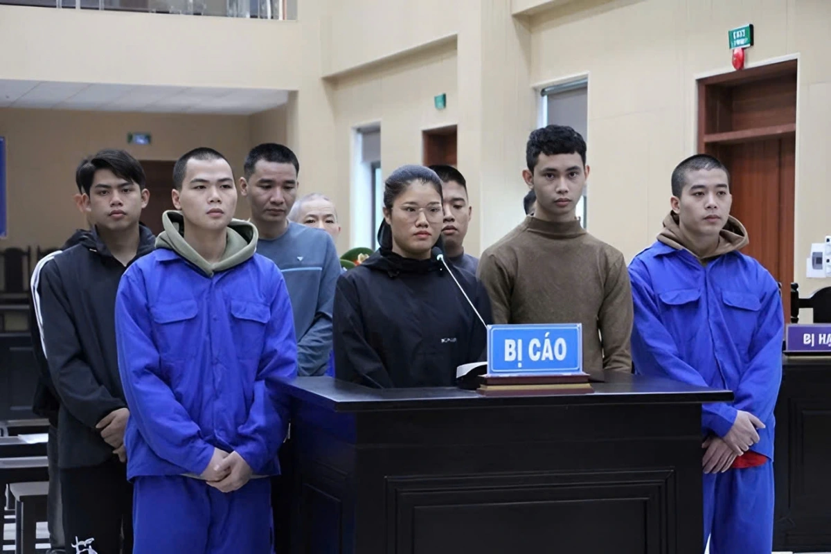 Các bị cáo trong vụ án tại phiên tòa ngày 5/12