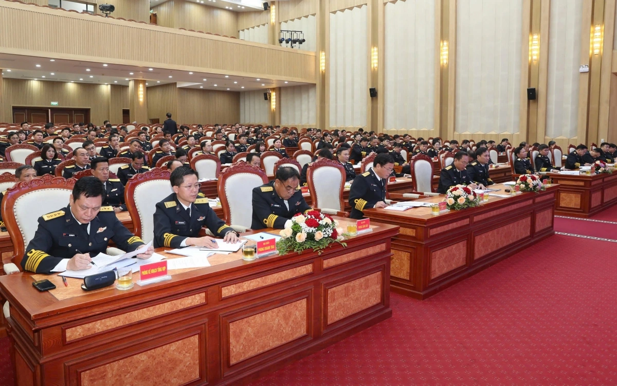 Các đại biểu dự Hội nghị quân chính