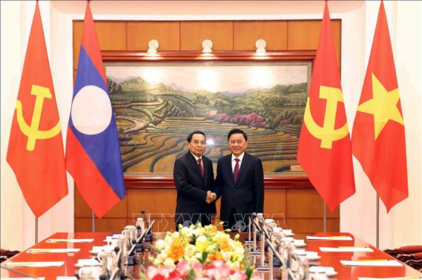 Thường trực Ban Ban Bí thư Trần Cẩm Tú và Thường trực Ban Bí thư, Phó Chủ tịch nước Lào Bounthon Chitmany - Ảnh: Phương Hoa/TTXVN