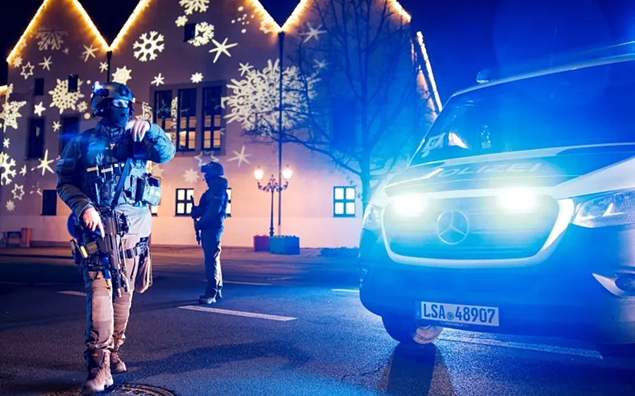 Cảnh sát Đức khoanh vùng chợ Giáng sinh Magdeburg sau vụ tông xe. Ảnh: Reuters.
