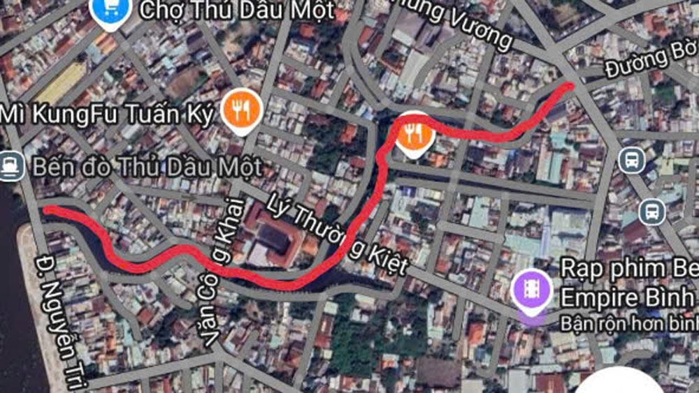 Rạch Thầy Năng đi qua các khu dân cư 