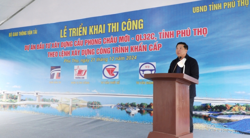 Bộ trưởng Bộ GTVT Trần Hồng Minh phát lệnh khởi công xây dựng cầu Phong Châu mới.