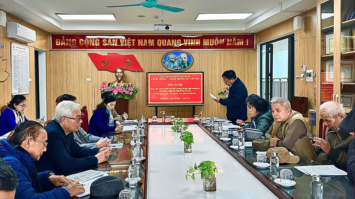 Đợt sinh hoạt chính trị ở một chi bộ thuộc Đảng bộ quận Hoàn Kiếm tổ chức sinh hoạt chuyên đề