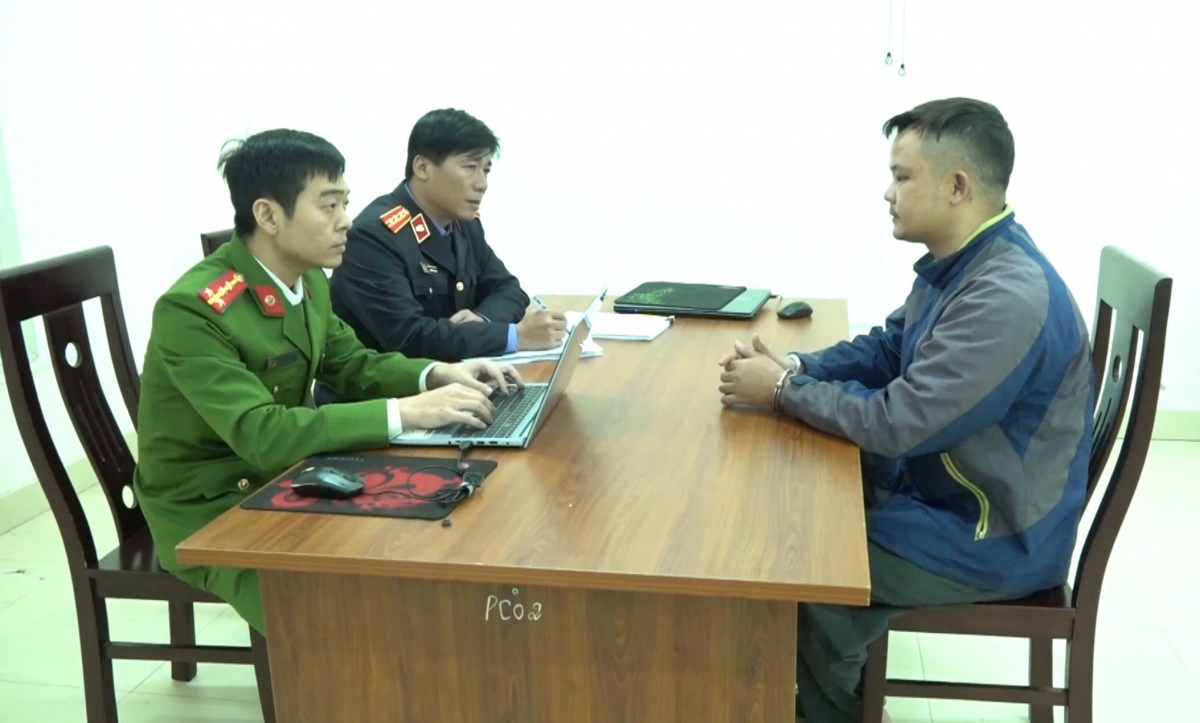 Cơ quan công an lấy lời khai đối tượng Võ Sương Thế