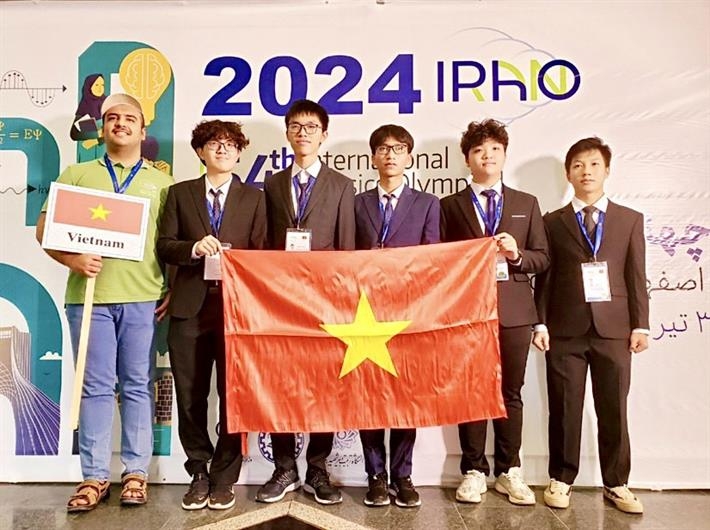 5/5 học sinh Việt Nam giành huy chương Vàng, Bạc tại Olympic Vật lí quốc tế 2024