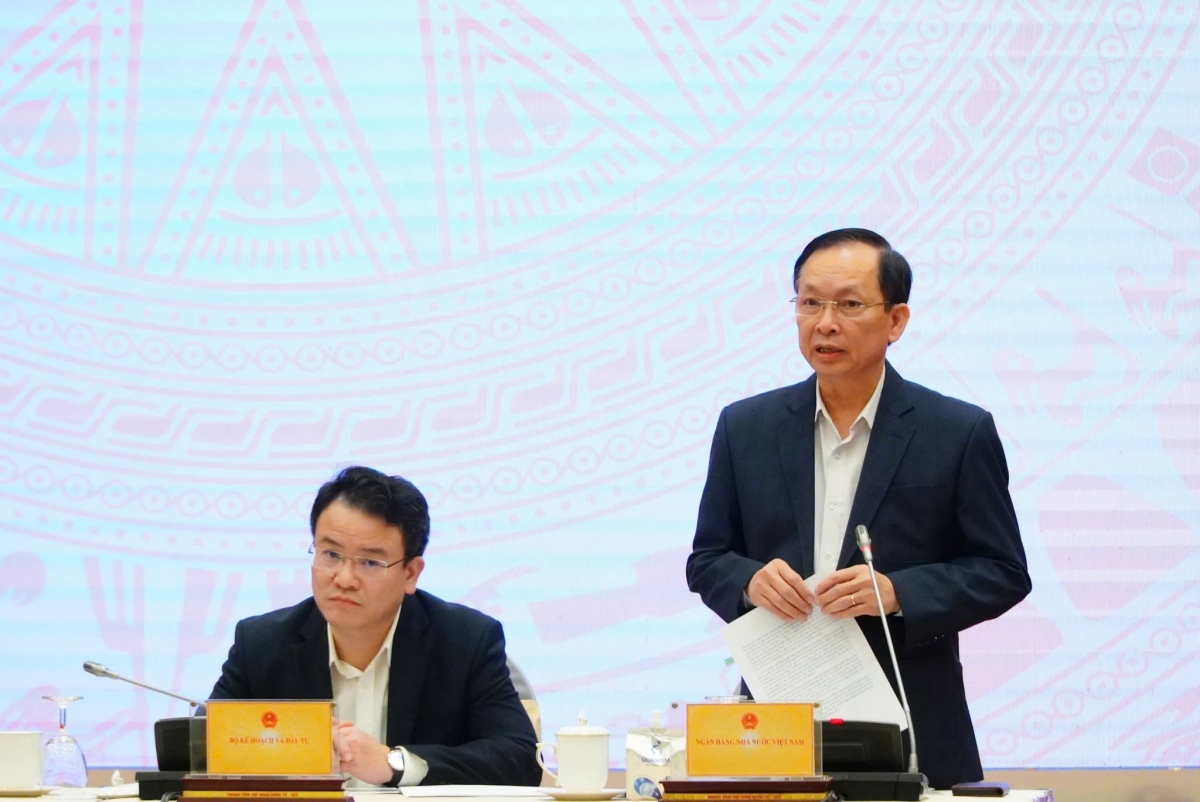 Phó Thống đốc Ngân hàng Nhà nước Việt Nam Đào Minh Tú trả lời câu hỏi của phóng viên tại Họp báo Chính phủ thường kỳ tháng 11/2024. Ảnh: ĐX