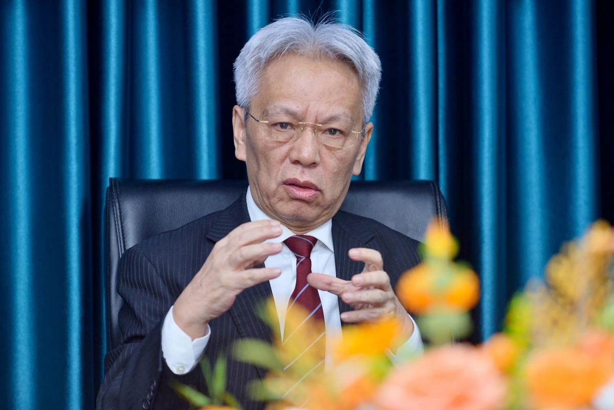 TS Nguyễn Sĩ Dũng, nguyên Phó chủ nhiệm Văn phòng Quốc hội, trao đổi tại tọa đàm của Báo Thanh Niên. (Ảnh: Đình Huy)