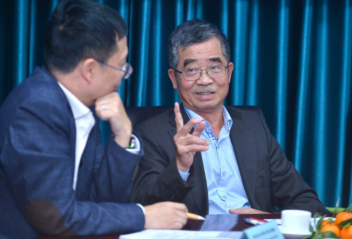 TS Đinh Duy Hòa, nguyên Vụ trưởng Vụ Cải cách hành chính, Bộ Nội vụ, trao đổi tại tọa đàm. (Ảnh: Đình Huy)