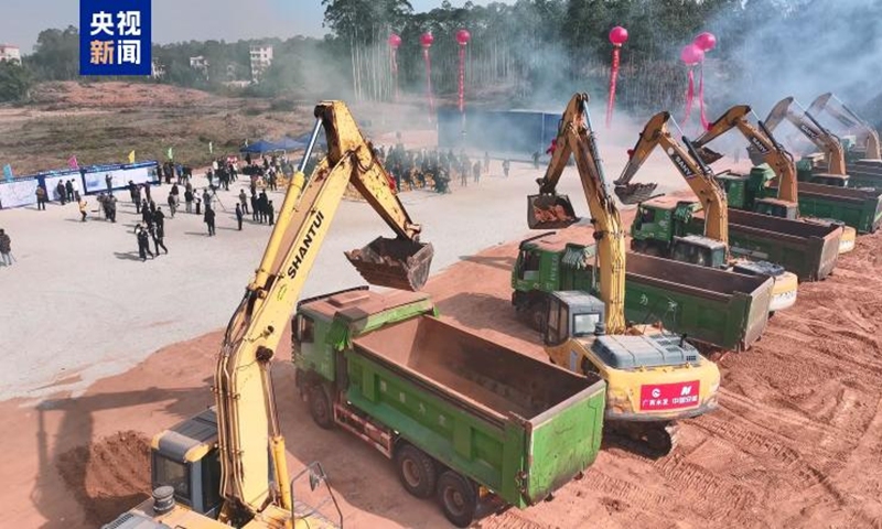 Đoạn Bắc Hải, Quảng Tây thuộc tuyến đường sắt cao tốc Hợp Phố - Trạm Giang khởi công ngày 29/12/2024. Ảnh: CCTV