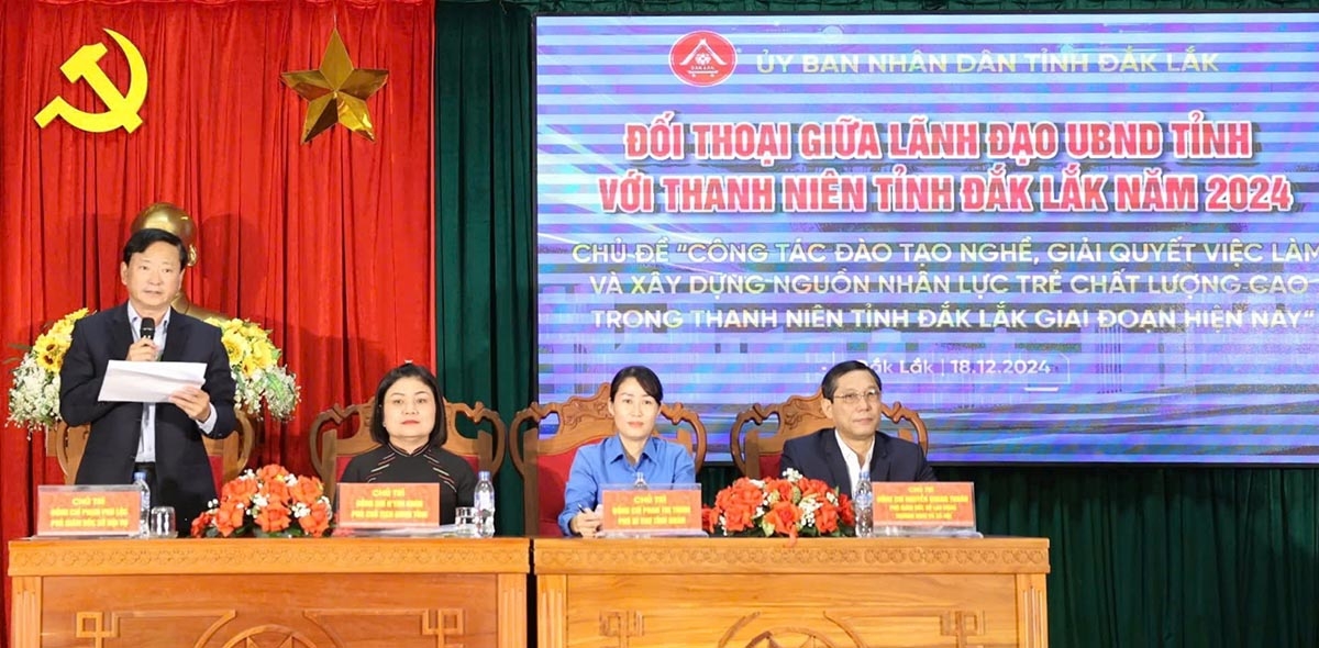 Lãnh đạo tỉnh Đắk Lắk và lãnh đạo các sở ngành đồng chủ trì hội nghị
