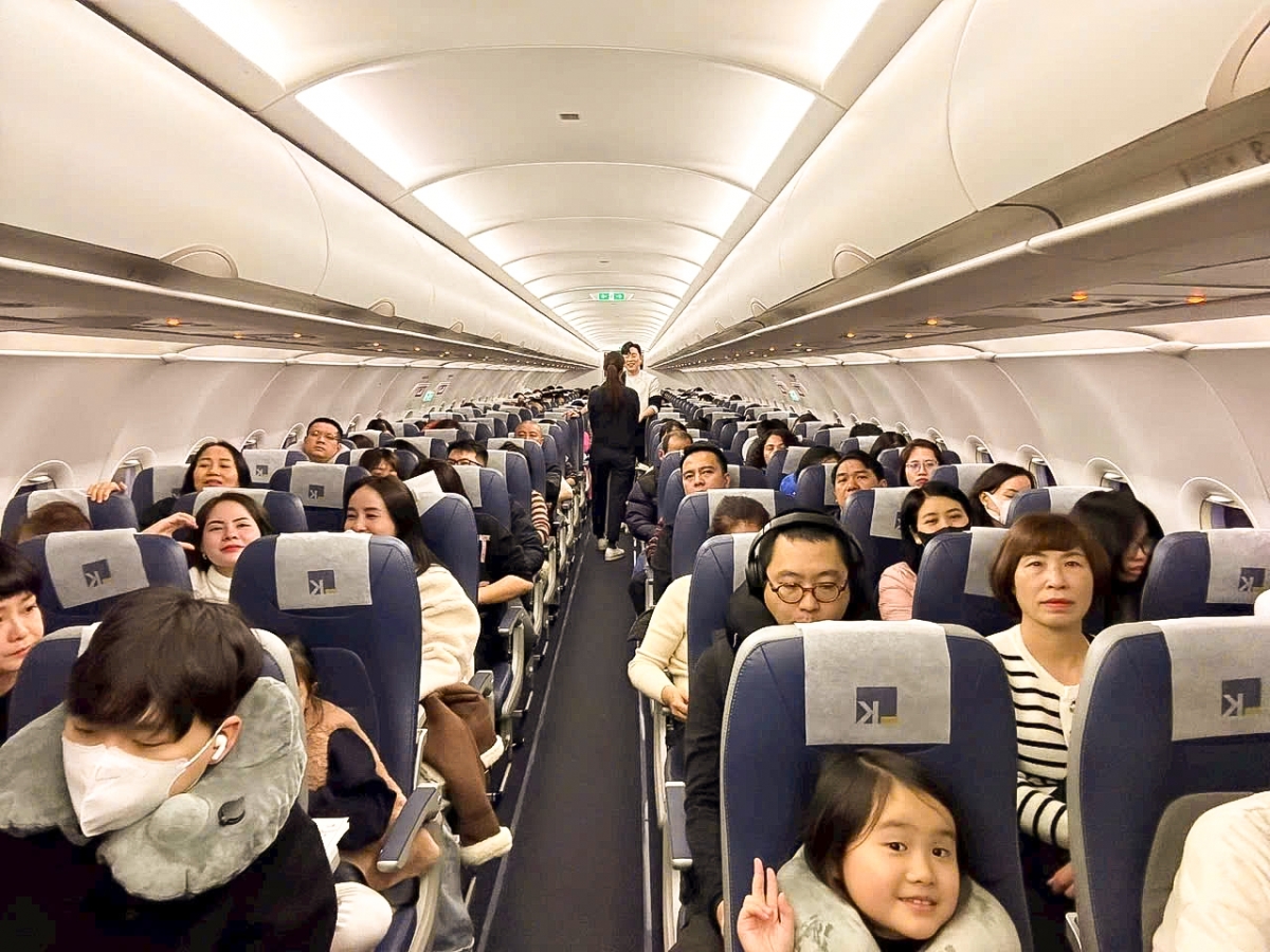 Hành khách trên chuyến bay của Aero-K Airlines