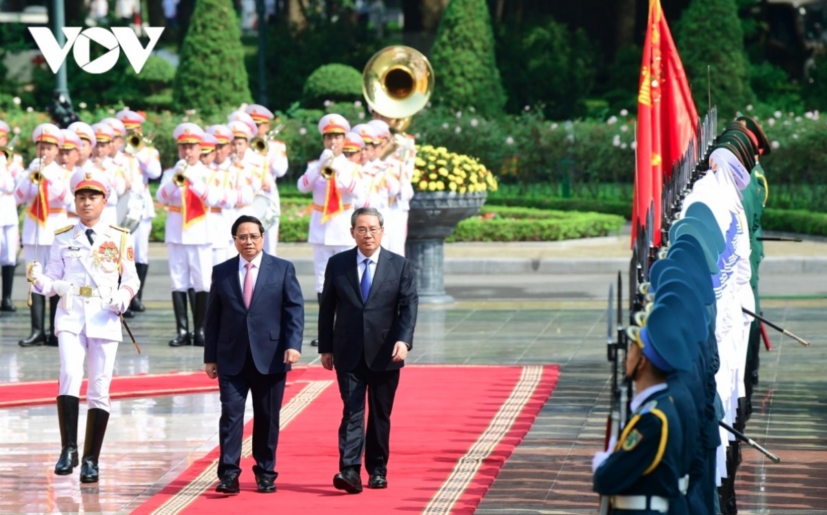 From October 12 to October 14, Vietnamese leaders warmly welcome Li Qiang on his first official visit to Vietnam in his capacity as the Premier, which is also the first visit made by a Chinese premier over the past 11 years.