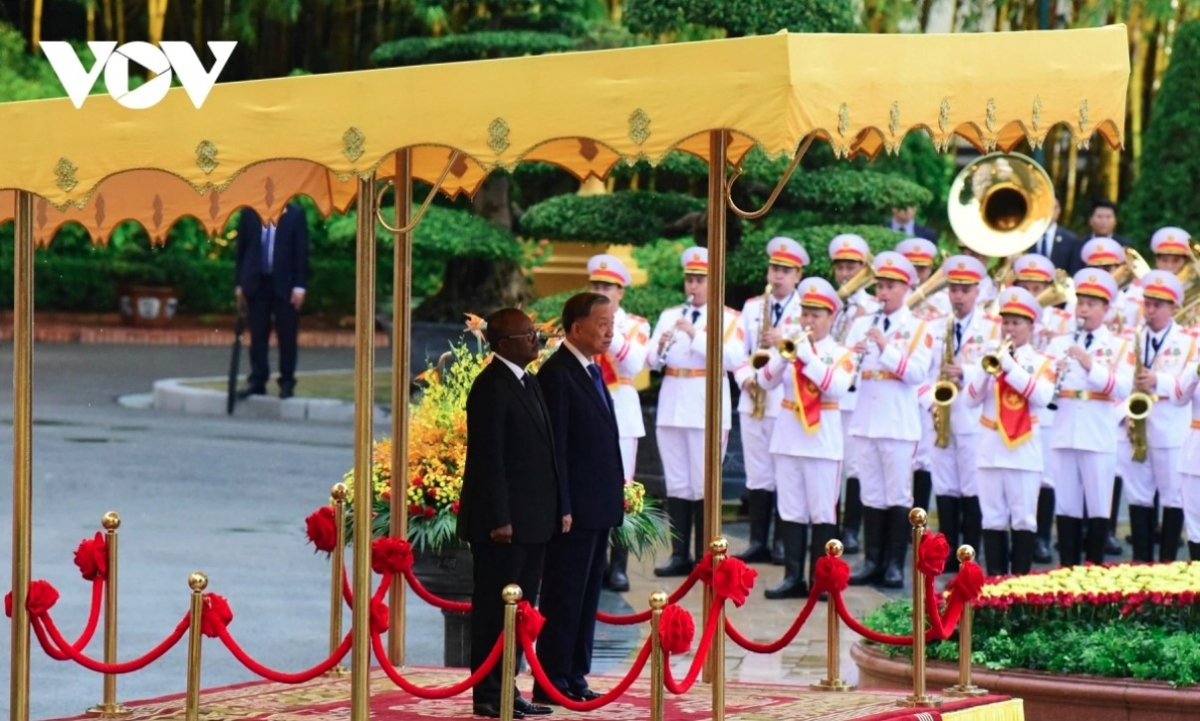 President of Guinea-Bissau Umaro Sissoco Embaló makes an official visit to Vietnam from September 5 to September 8. The visit further contributes to the implementation of the plan on developing relations between Vietnam and Middle East-Africa nations in the 2016 to 2025 period.