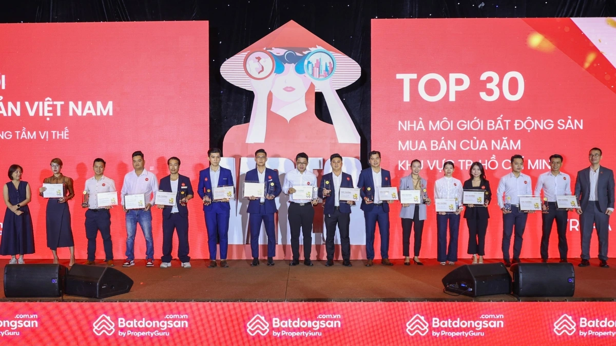 Tại hội nghị, ban tổ chức đã trao giải thưởng Nhà môi giới bất động sản Việt Nam - VREAA vinh danh các nhà môi giới xuất sắc.