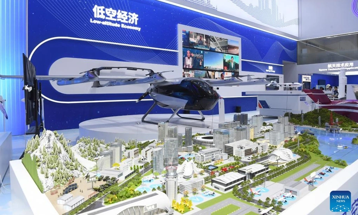 Chiếc eVTOL ZG-ONE trưng bày tại Triển lãm Hàng không Vũ trụ Trung Quốc ở Chu Hải, tỉnh Quảng Đông hôm 13/11/2024. Ảnh: Tân Hoa xã