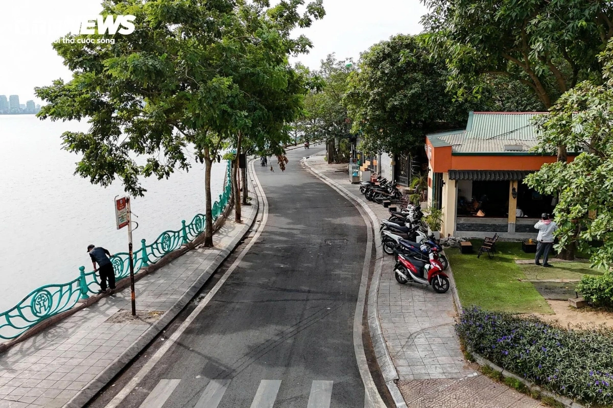 Theo dự thảo, việc cho thuê vỉa hè phải đảm bảo bề rộng tối thiểu khoảng 1,5m dành cho người đi bộ. Phí cho thuê hè phố được xác định theo Nghị quyết số 6 ngày 7/7/2020 của HĐND thành phố, với giá 20.000 - 40.000 đồng/m2/tháng.