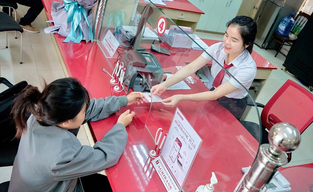Hiện nay tình trạng lừa đảo chuyển tiền nhận quà rất nhiều. Ảnh minh họa