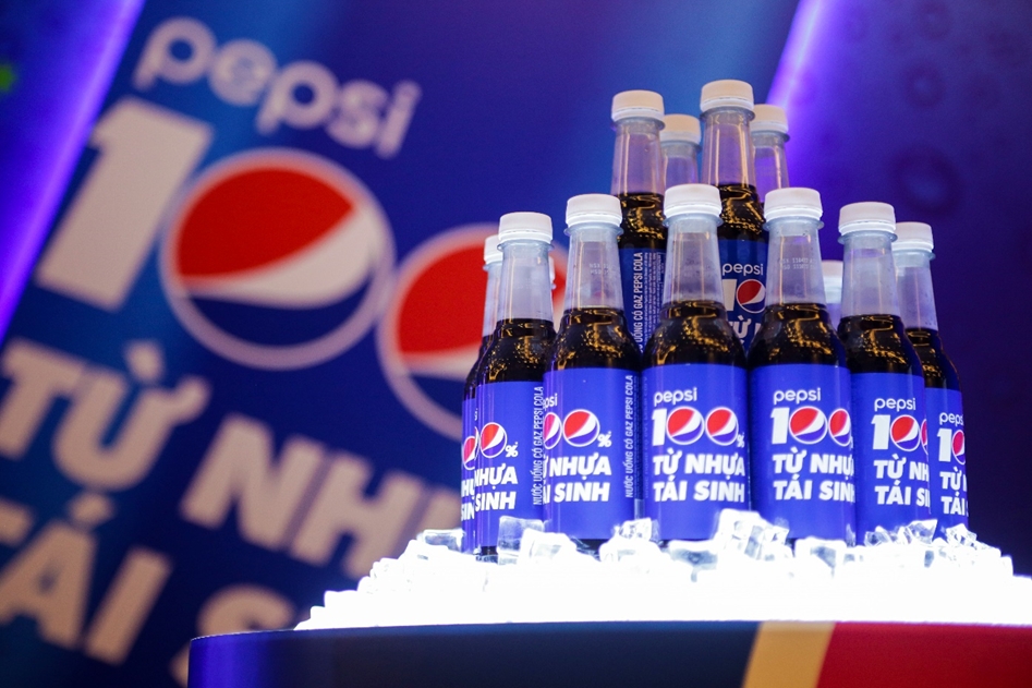 Suntory PepsiCo là công ty đầu tiên giới thiệu sản phẩm có bao bì làm từ 100%  nhựa tái sinh vào năm 2022