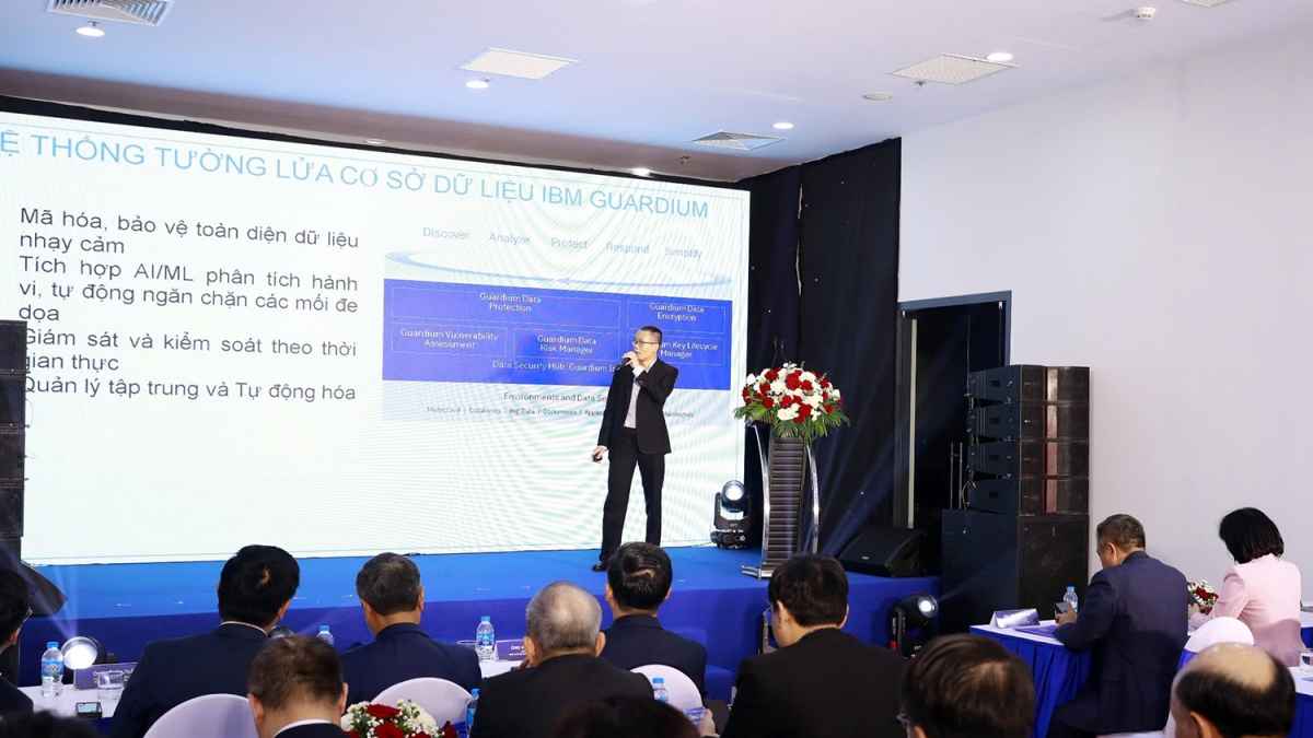 Chuyên gia của VNPT giới thiệu về công nghệ, hệ thống hạ tầng Trung tâm Dữ liệu chính