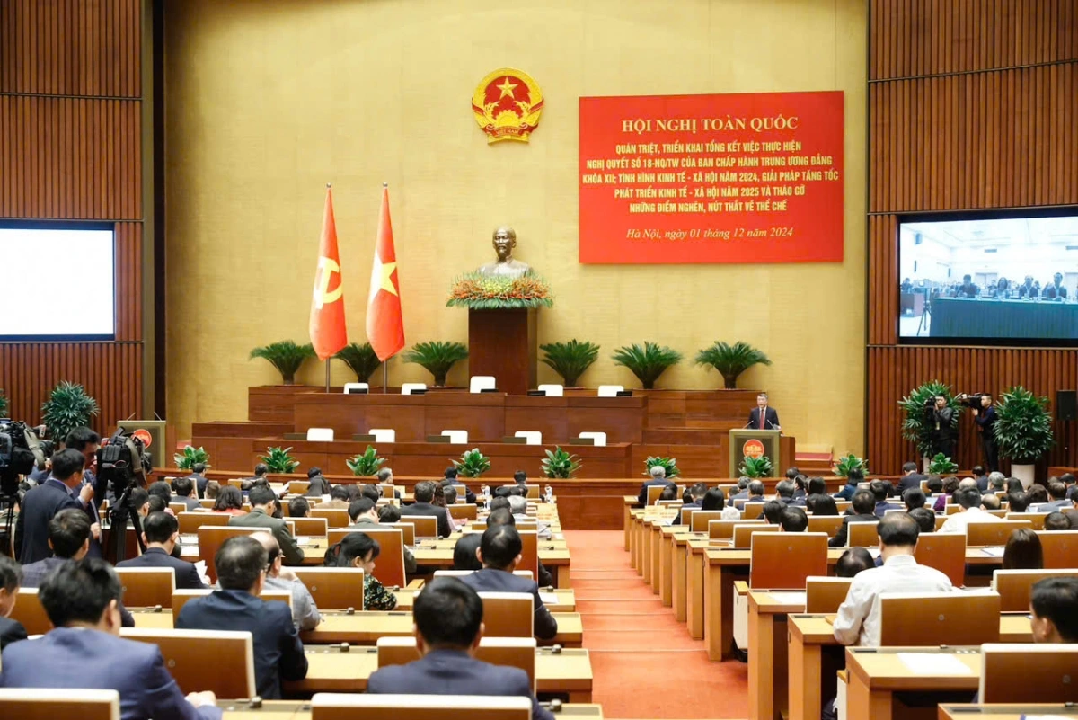 Hội nghị toàn quốc quán triệt, triển khai tổng kết việc thực hiện Nghị quyết số 18-NQ/TW của Ban Chấp hành Trung ương Đảng khóa XII; tình hình kinh tế - xã hội năm 2024, giải pháp tăng tốc phát triển kinh tế - xã hội năm 2025 và tháo gỡ những điểm nghẽn, nút thắt về thể chế.