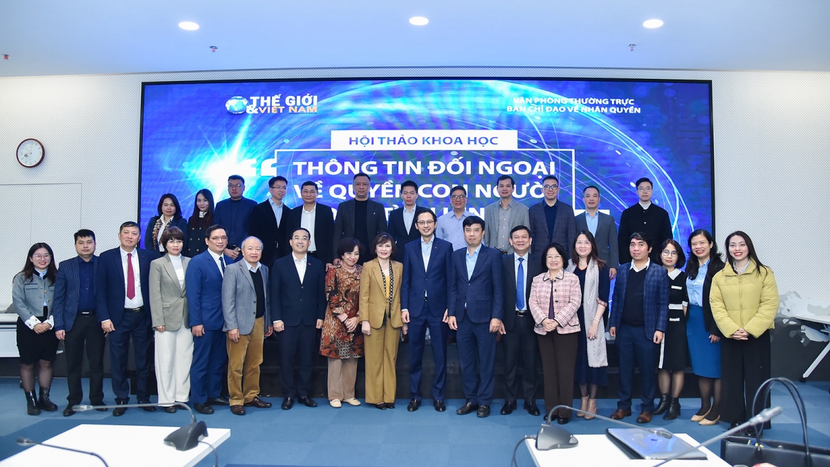 Các đại biểu chụp ảnh chung 