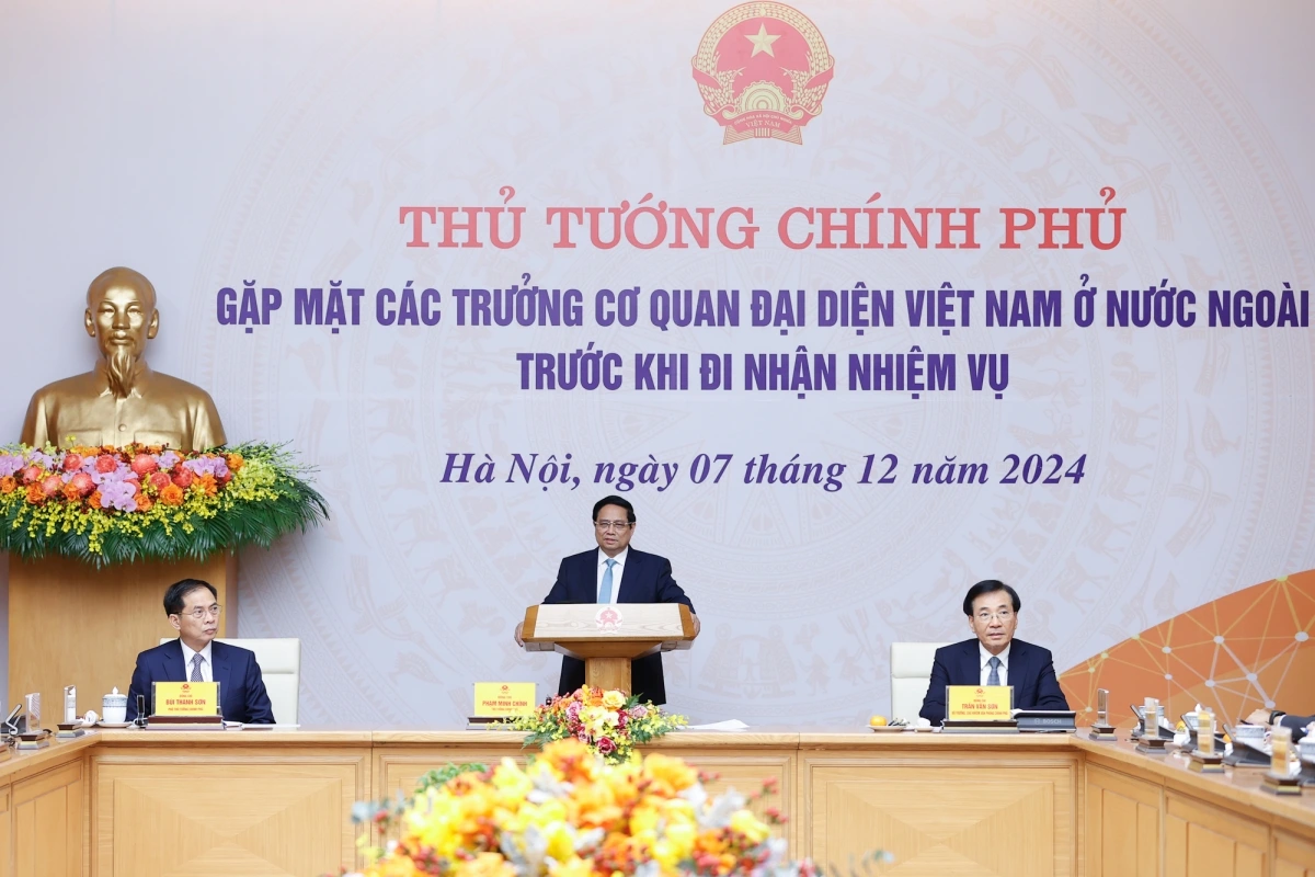 Thủ tướng Phạm Minh Chính chúc mừng các đại sứ, trưởng cơ quan đại diện đã được giao nhiệm vụ