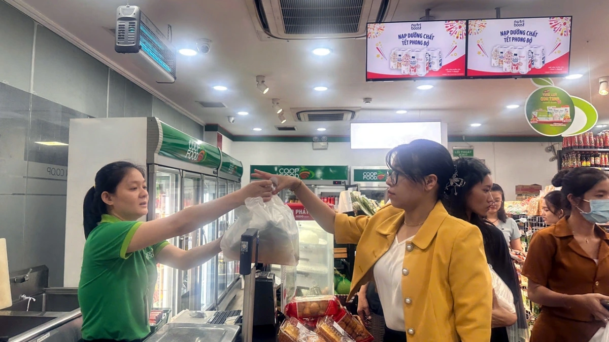 Co.op Food đã mở rộng hệ thống bán hàng trên kênh bán hàng trực tuyến thông qua các ứng dụng đặt hàng online
