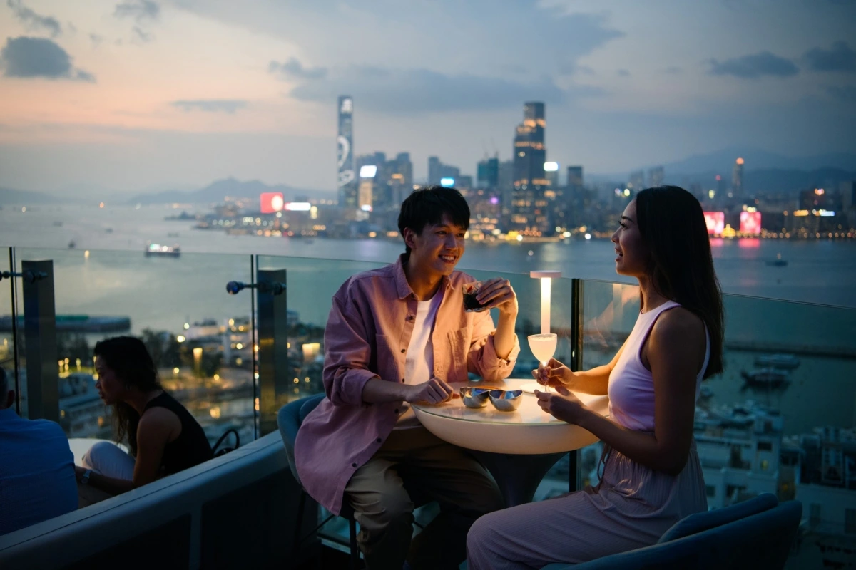 Không gian lãng mạn nhìn ra cảng Victoria. Nguồn: Cơ quan Du lịch Hong Kong