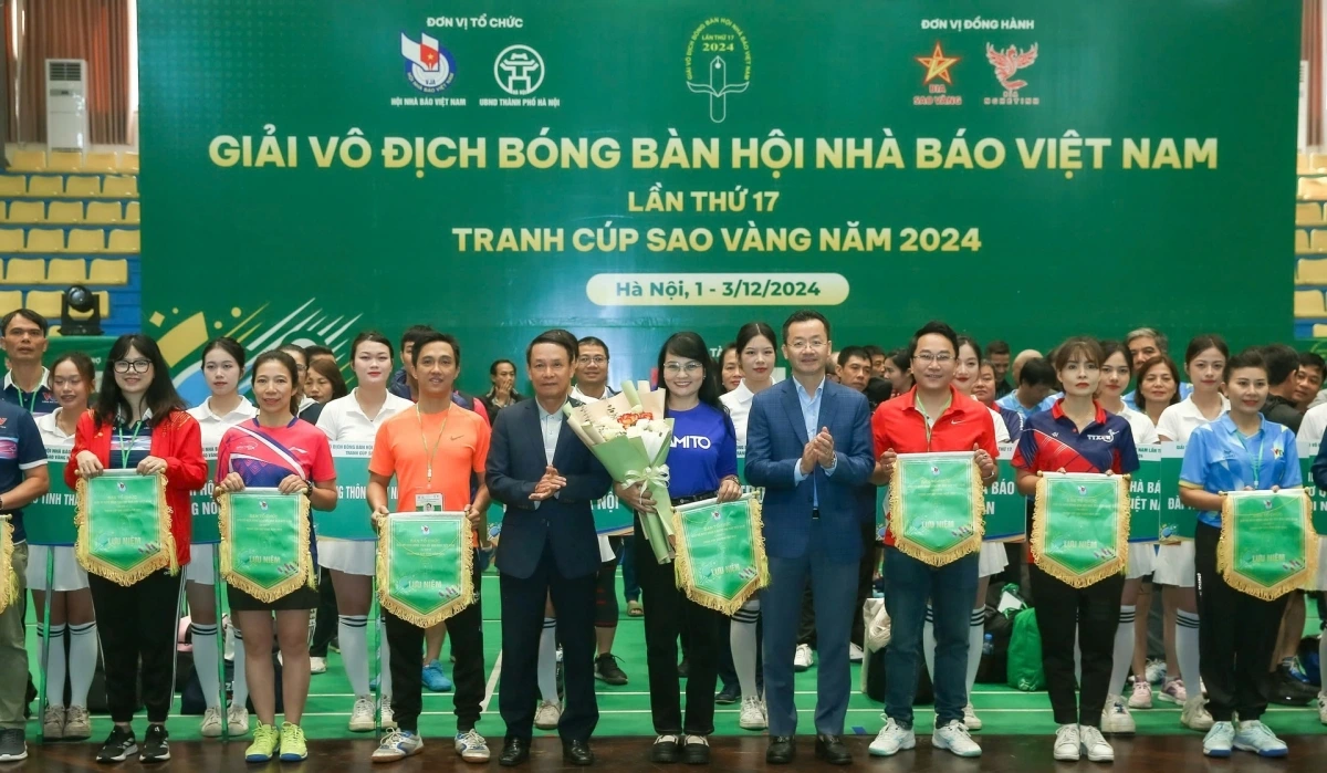 Giải Bóng bàn Hội nhà báo Việt Nam 2024 đã khởi tranh đầy sôi động vào sáng 01/12 tại Nhà thi đấu quận Cầu Giấy, Hà Nội, quy tụ gần 200 tay vợt từ 40 cơ quan báo chí và các cấp Hội Nhà báo trên khắp cả nước (Ảnh: BTC).