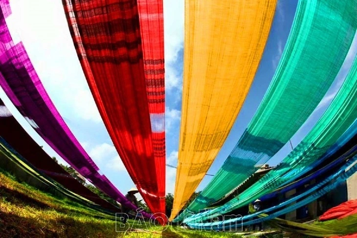 Nha Xa silk village in Moc Nam commune, Duy Tien district is a fancinating destination in Ha Nam province. (photo: The Trang/Ha Nam newspaper)
