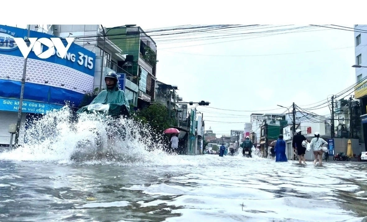Mưa lớn gây ngập lụt ở Thừa Thiên Huế