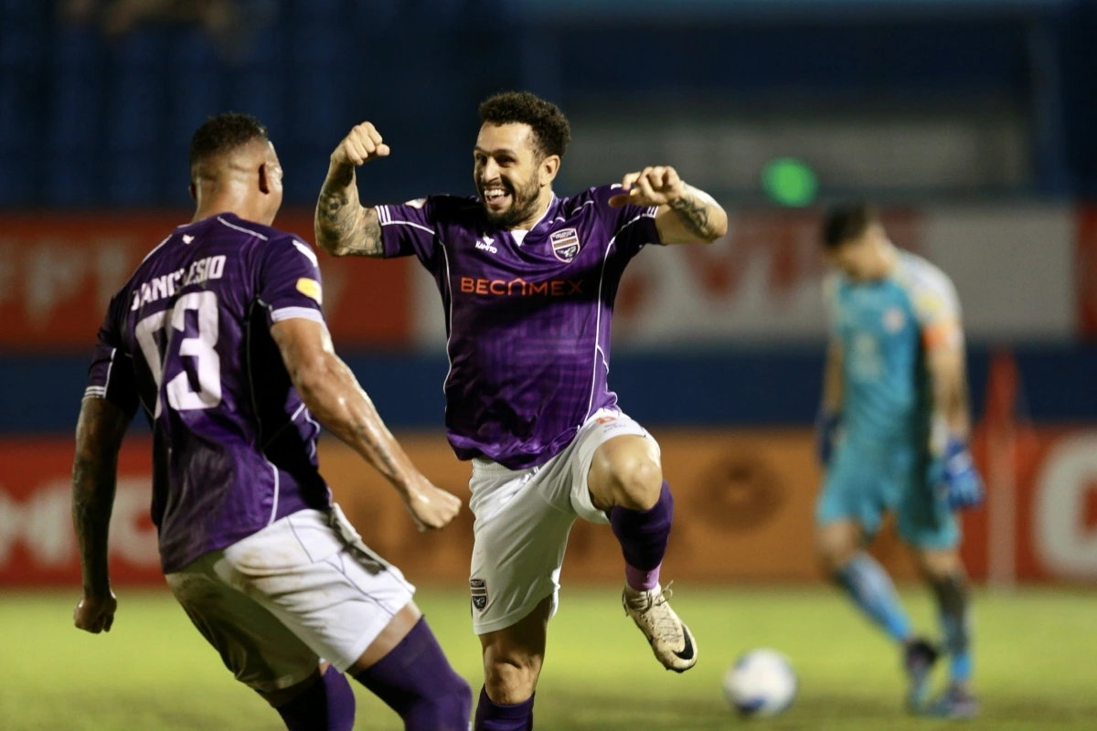 Wellington Nem chia tay Bình Dương. (Ảnh: VPF). 
