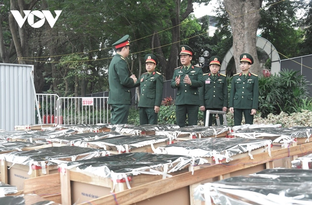 Soldiers are present in Hoan Kiem district from early on December 31 as they prepare for a firework show on New Year's Eve.