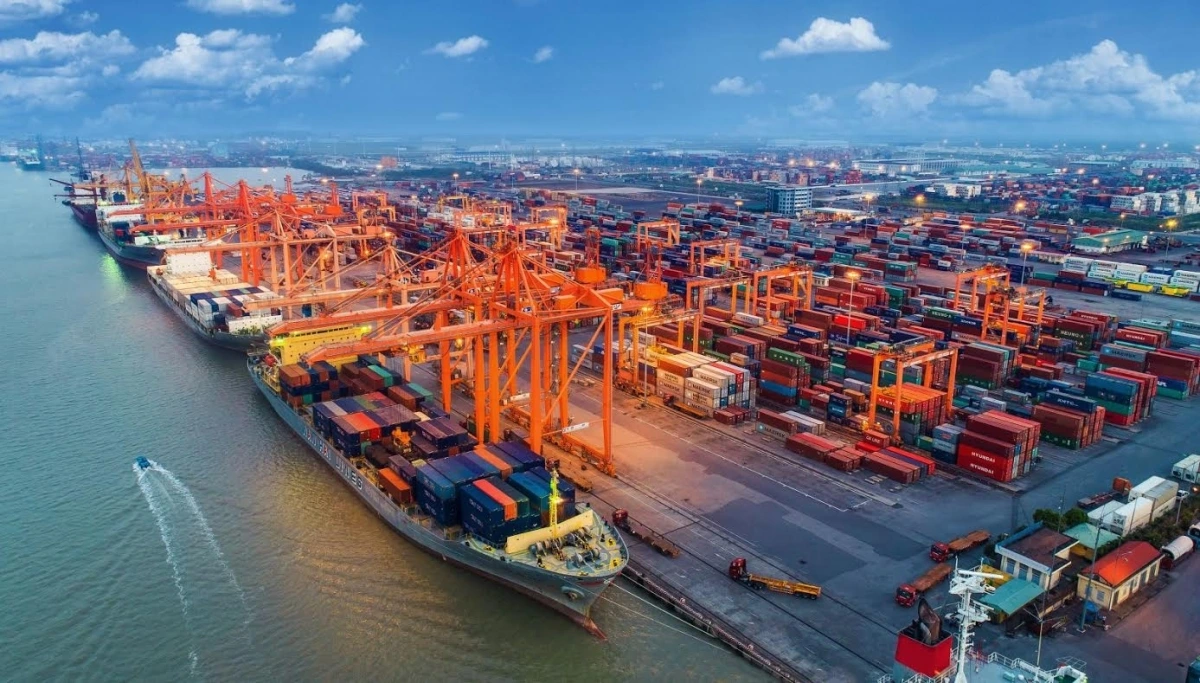 Cán cân thương mại hàng hóa của Việt Nam trong 11 tháng năm 2024 thặng dư 24,31 tỷ USD (Ảnh minh họa: KT)