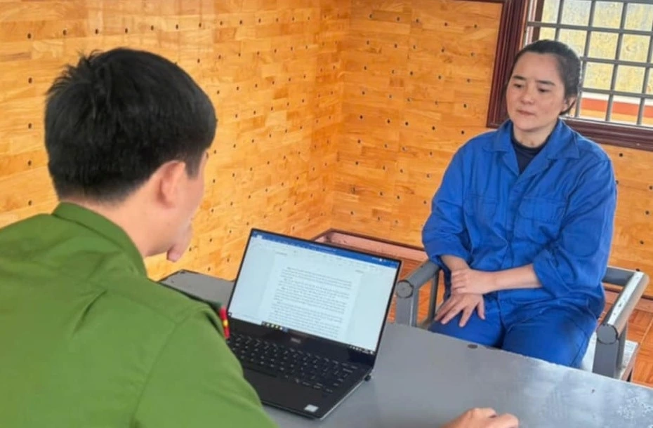 Nguyễn Thị Mỹ Linh tại trụ sở cơ qua công an.