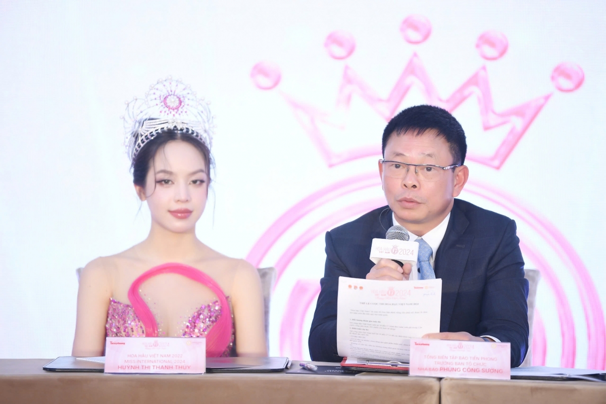 Nhà báo Phùng Công Sưởng chia sẻ tại họp báo